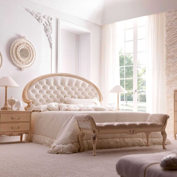 Classic Italian Hand Carved Chandigarh Premium Luxury Bed for Villas.
